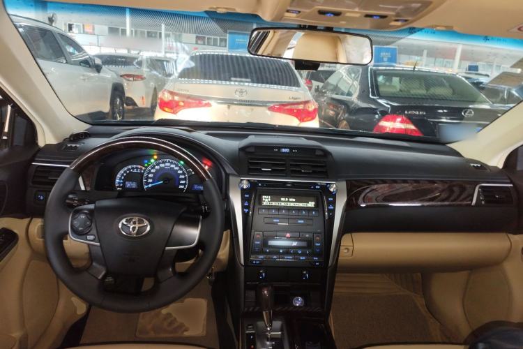 Used Toyota Camry 2015 2.0G Premier Edition Center Console
