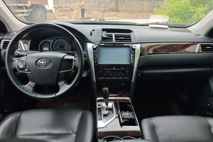 Used Toyota Camry 2015 2.0G Premier Edition Center Console