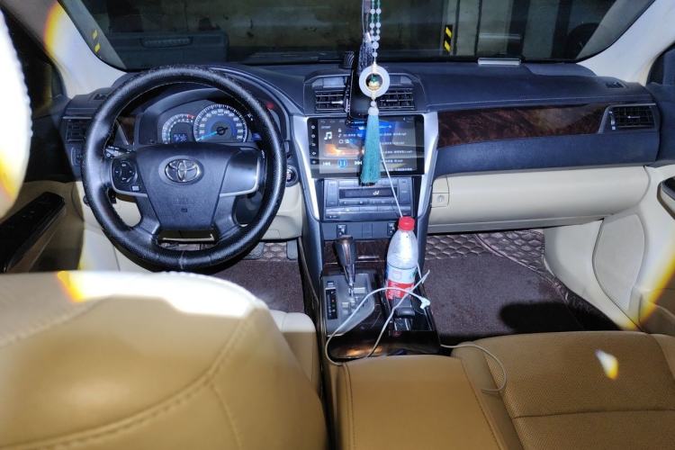 Used Toyota Camry 2015 2.0G Premier Edition Center Console