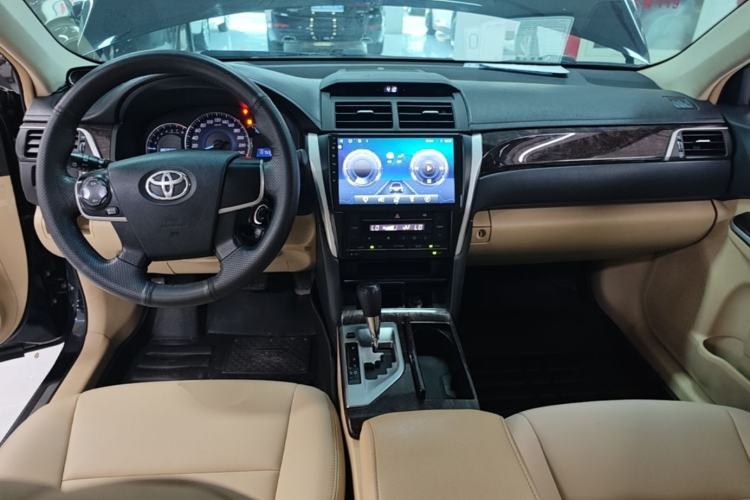 Used Toyota Camry 2015 2.0E Elite Edition Center Console