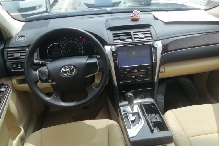 Used Toyota Camry 2015 2.0E Elite Edition Center Console