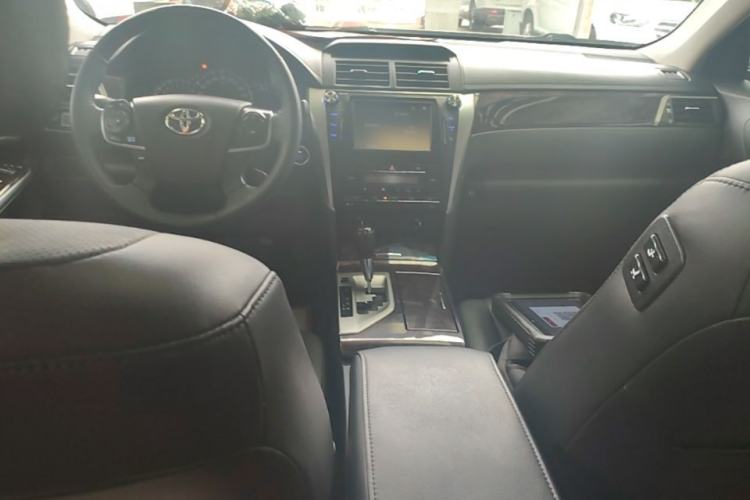 Used Toyota Camry 2015 2.0G Premier Edition Center Console