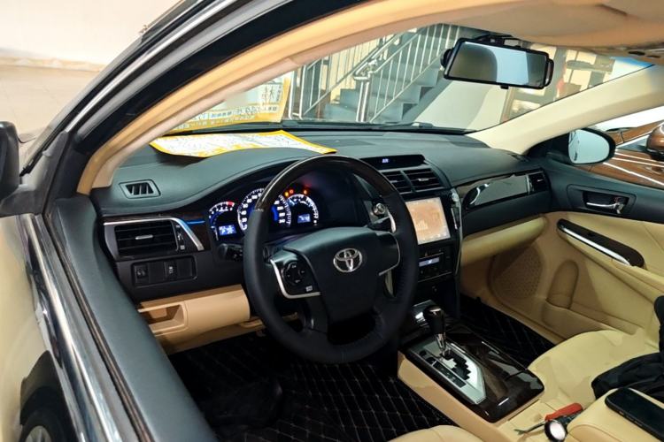 Used Toyota Camry 2015 2.0G Premier Edition Center Console