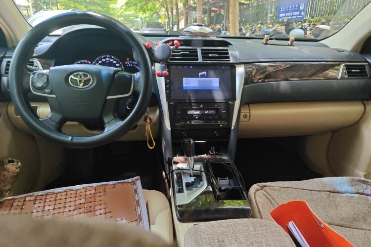 Used Toyota Camry 2015 2.0G Premier Edition Center Console