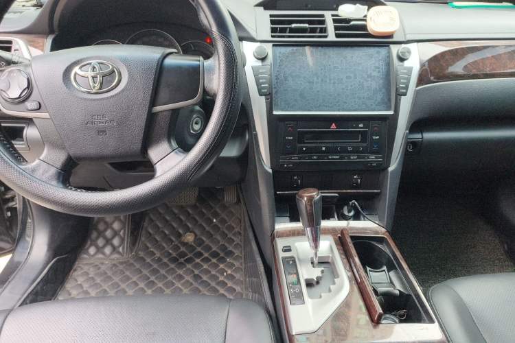 Used Toyota Camry 2015 2.0G Premier Edition Center Console