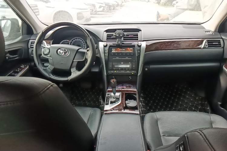 Used Toyota Camry 2015 2.0G Premier Edition Center Console