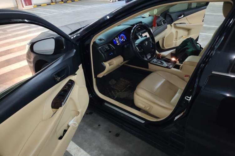 Used Toyota Camry 2015 Dual-Engine 2.5 HG Luxury Navigation Edition Driver Seat