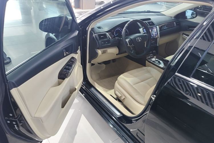 Used Toyota Camry 2015 2.0G Premier Edition Driver Seat