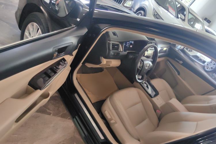 Used Toyota Camry 2015 2.0G Premier Edition Driver Seat