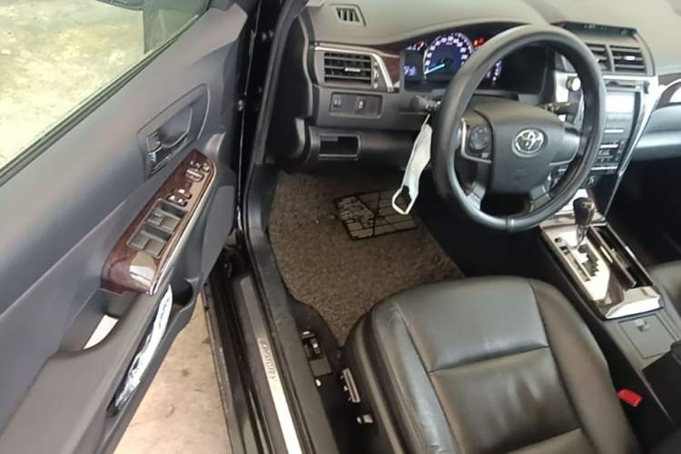 Used Toyota Camry 2015 2.0G Premier Edition Driver Seat