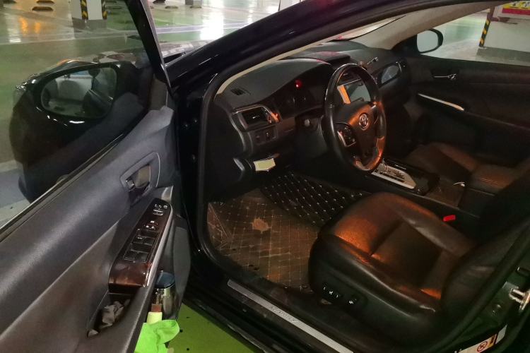Used Toyota Camry 2015 2.0G Premier Edition Driver Seat