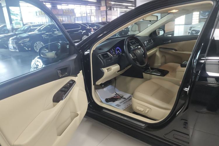 Used Toyota Camry 2015 Dual-Engine 2.5 HG Luxury Navigation Edition Driver Seat