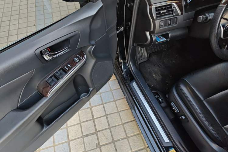 Used Toyota Camry 2015 2.0G Premier Edition Driver Seat