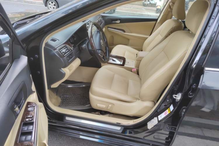 Used Toyota Camry 2015 2.0G Premier Edition Driver Seat