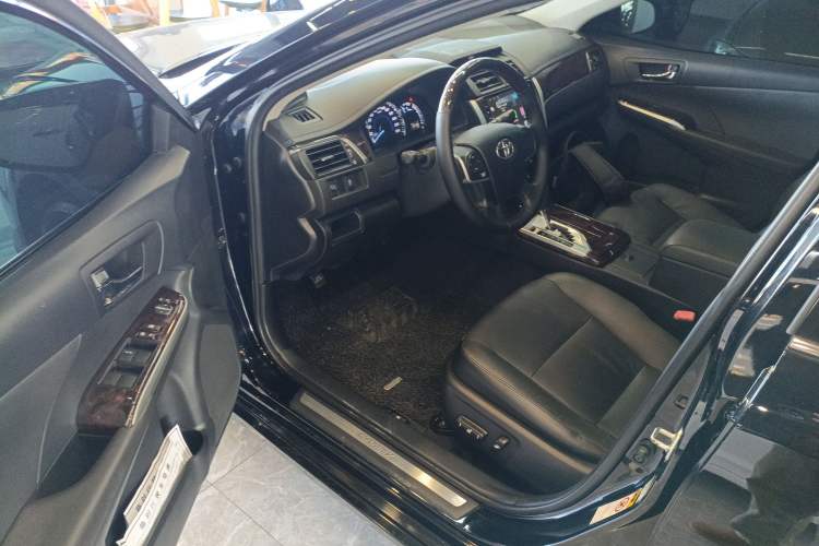 Used Toyota Camry 2015 2.0G Premier Edition Driver Seat