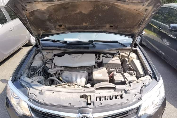 Used Toyota Camry 2015 2.0G Premier Edition Engine Bay
