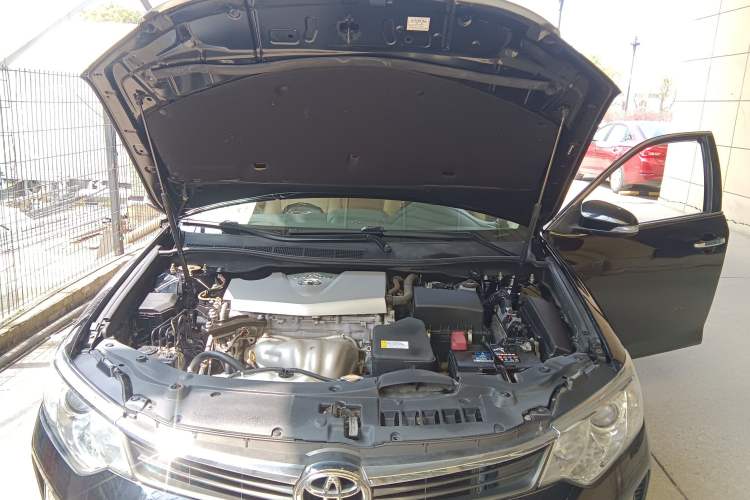 Used Toyota Camry 2015 2.0G Premier Edition Engine Bay