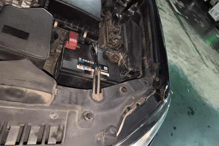 Used Toyota Camry 2015 2.0E Elite Edition Engine Bay Left