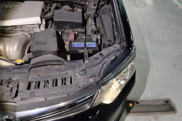 Used Toyota Camry 2015 2.0E Elite Edition Engine Bay Left