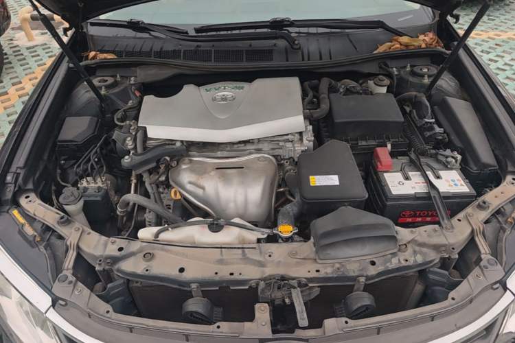 Used Toyota Camry 2015 2.0G Luxury Edition Engine Bay