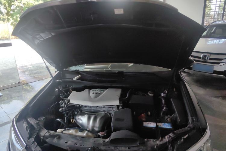 Used Toyota Camry 2015 2.0G Premier Edition Engine Bay
