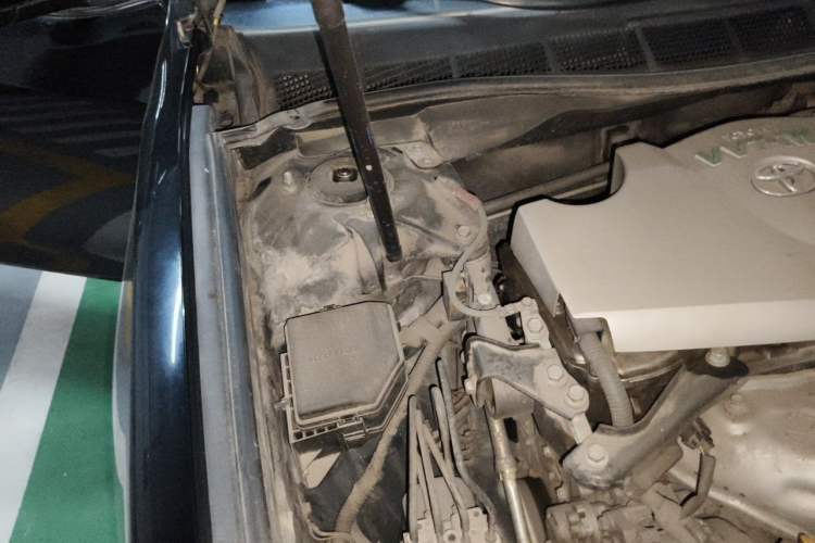 Used Toyota Camry 2015 2.0G Premier Edition Engine Bay Right