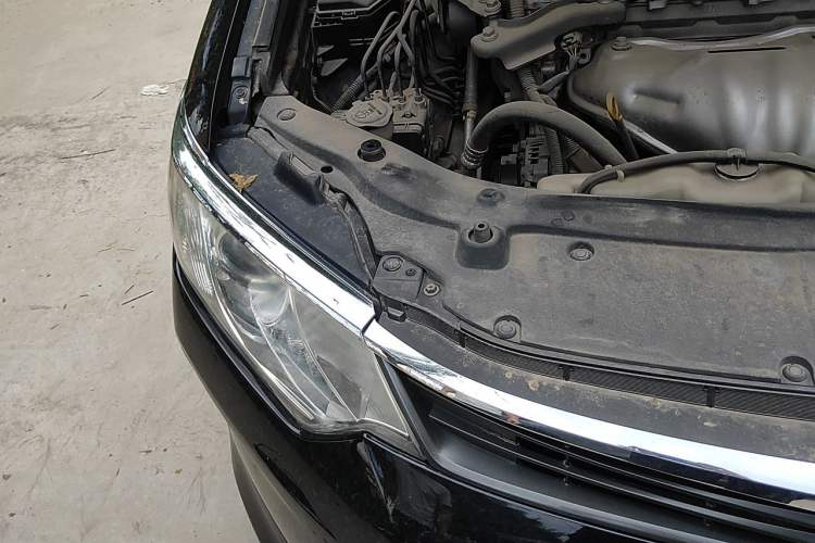 Used Toyota Camry 2015 2.0G Premier Edition Engine Bay Right
