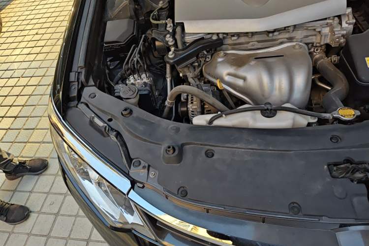 Used Toyota Camry 2015 2.0G Premier Edition Engine Bay Right