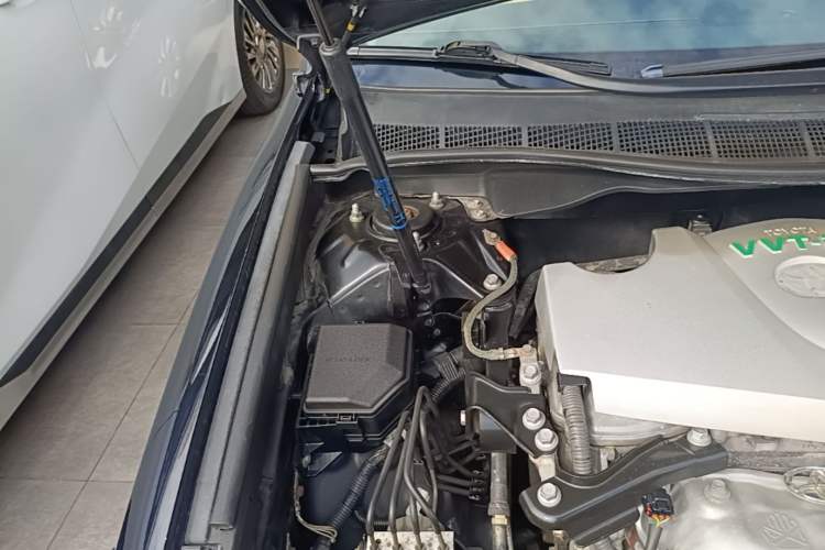 Used Toyota Camry 2015 2.0E Elite Edition Engine Bay Right