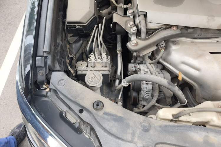 Used Toyota Camry 2015 2.0G Premier Edition Engine Bay Right