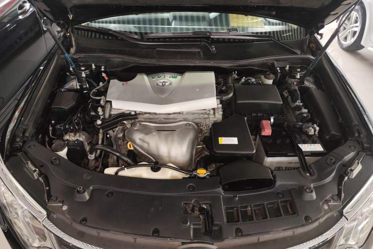 Used Toyota Camry 2015 2.0G Premier Edition Engine Bay