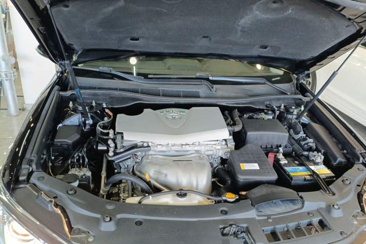 Used Toyota Camry 2015 2.0G Premier Edition Engine Bay