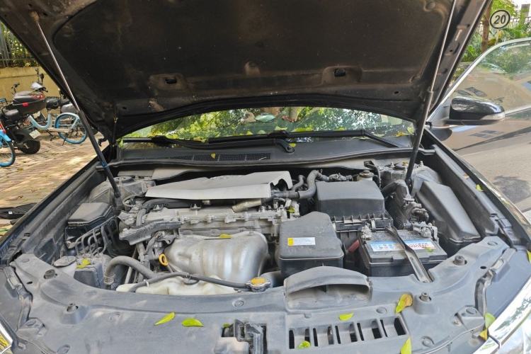 Used Toyota Camry 2015 2.0G Premier Edition Engine Bay
