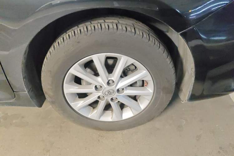 Used Toyota Camry 2015 2.0G Premier Edition Exterior 4