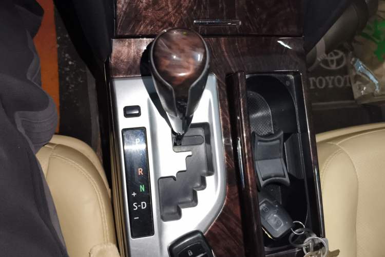Used Toyota Camry 2015 2.0G Premier Edition Gear Lever