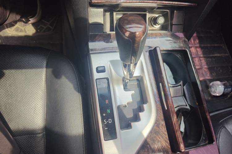 Used Toyota Camry 2015 2.0G Premier Edition Gear Lever