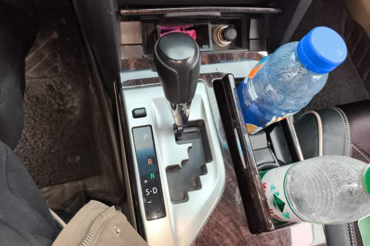 Used Toyota Camry 2015 2.0E Elite Edition Gear Lever