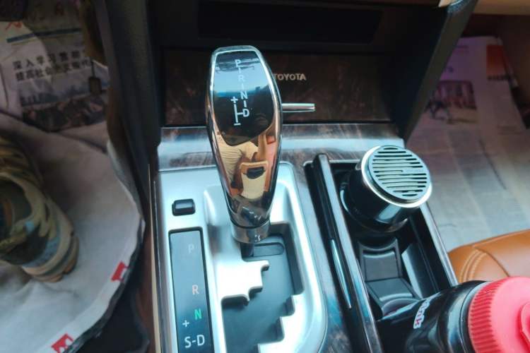 Used Toyota Camry 2015 2.0E Elite Edition Gear Lever