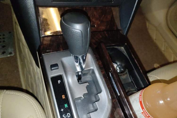 Used Toyota Camry 2015 2.0E Elite Edition Gear Lever