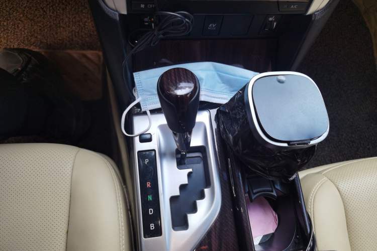 Used Toyota Camry 2015 Dual-Engine 2.5 HG Luxury Navigation Edition Gear Lever