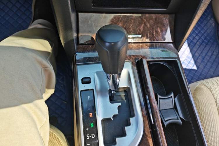 Used Toyota Camry 2015 2.0E Elite Edition Gear Lever
