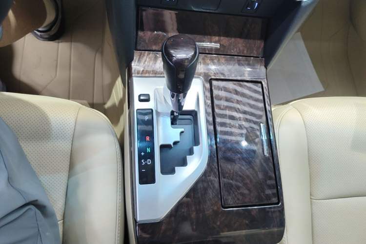 Used Toyota Camry 2015 2.0G Premier Edition Gear Lever