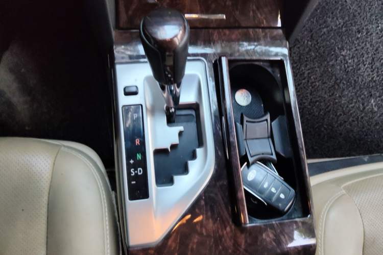 Used Toyota Camry 2015 2.0G Premier Edition Gear Lever