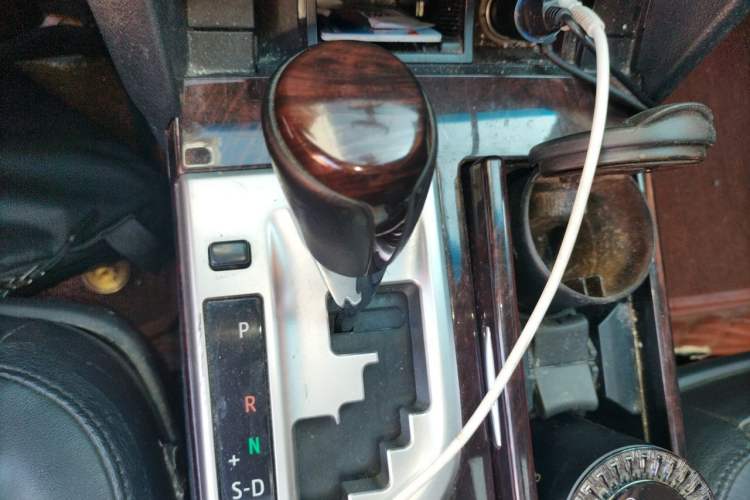 Used Toyota Camry 2015 2.0G Premier Edition Gear Lever