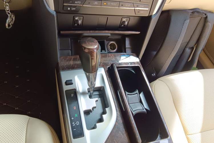 Used Toyota Camry 2015 2.0G Premier Edition Gear Lever