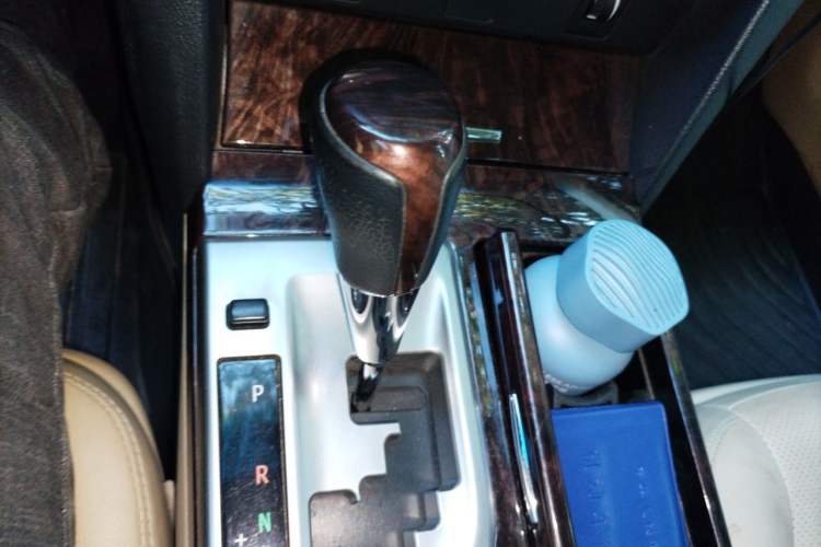 Used Toyota Camry 2015 2.0G Premier Edition Gear Lever