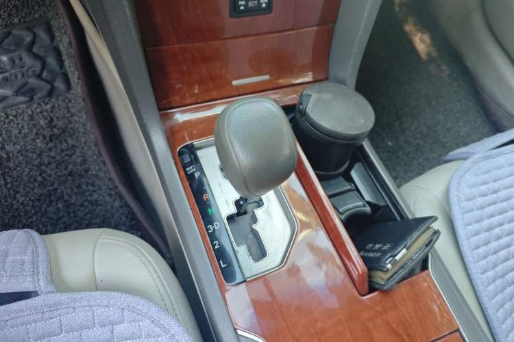 Used Toyota Camry 2015 2.0E Elite Edition Gear Lever