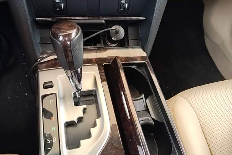 Used Toyota Camry 2015 2.5G Luxury Navigation Edition Gear Lever