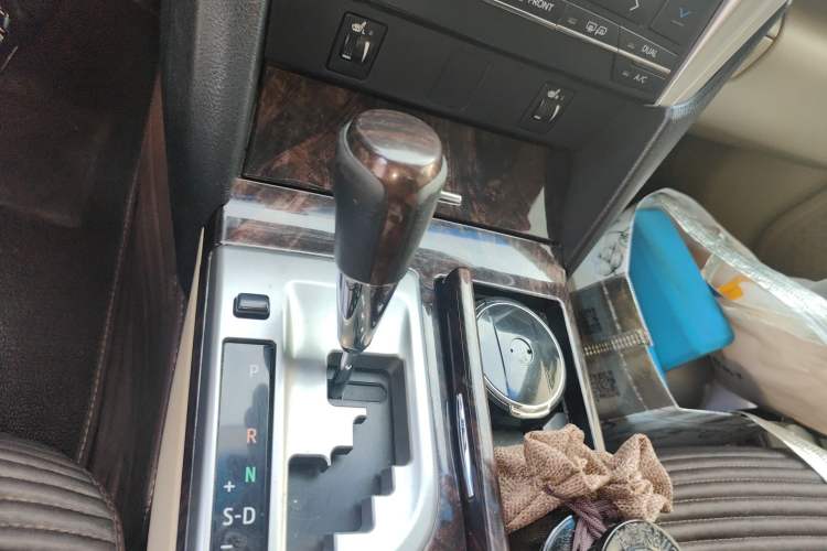 Used Toyota Camry 2015 2.0G Premier Edition Gear Lever