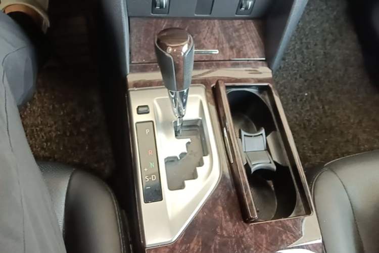 Used Toyota Camry 2015 2.0G Premier Edition Gear Lever
